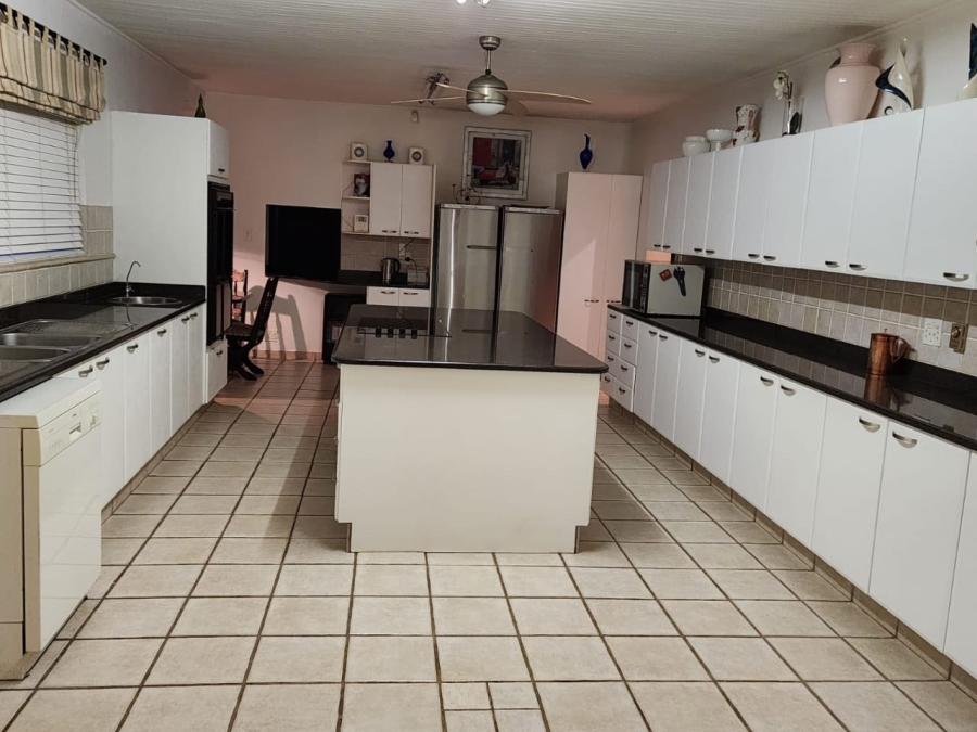 4 Bedroom Property for Sale in Ifafi North West